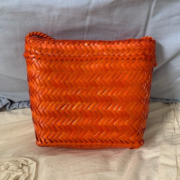 Never carried vintage orange woven handbag! - Picture 2 of 3